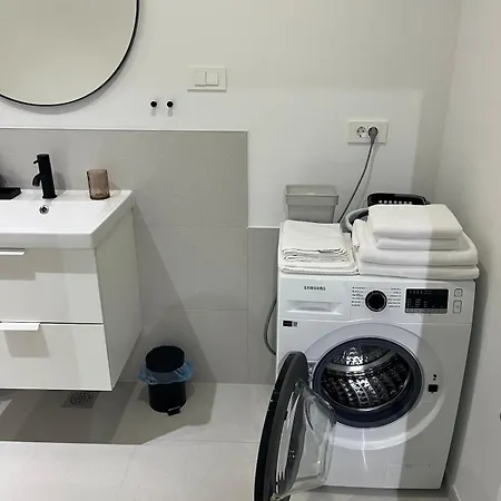 New Mari - Cozy With Parking Appartamento